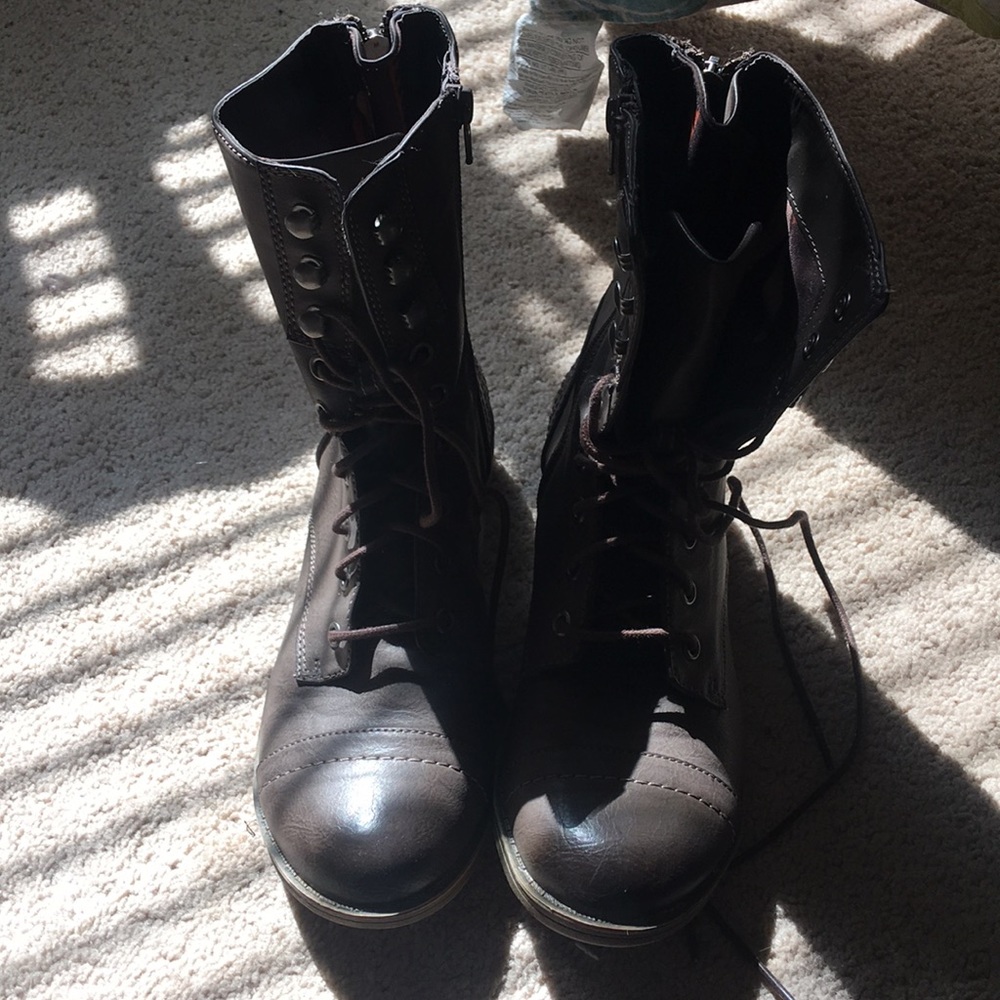 **BRAND NEW** BEIGE BOOTS